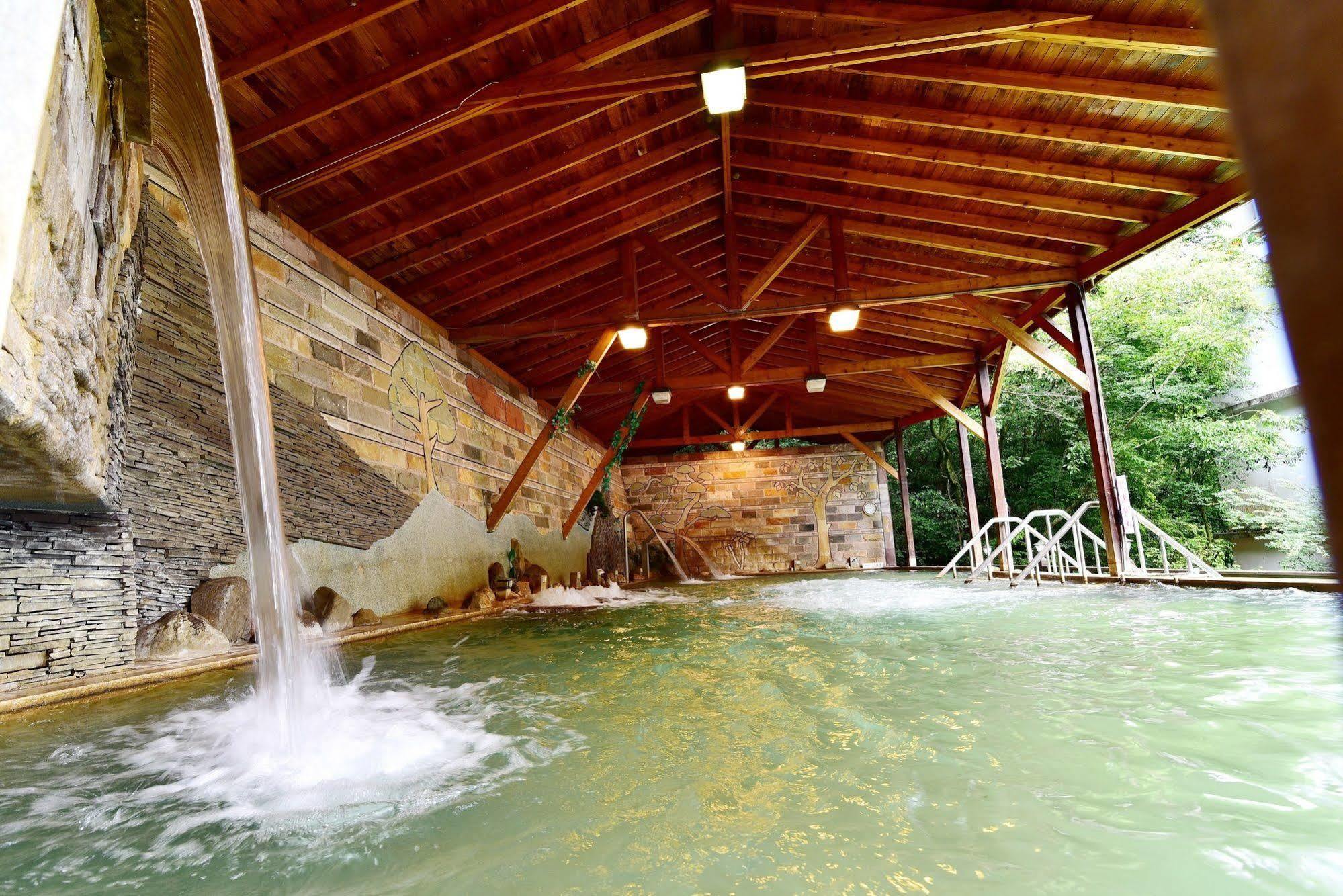 Jenq Yang Hotspring Hotel Ren'ai Exterior foto